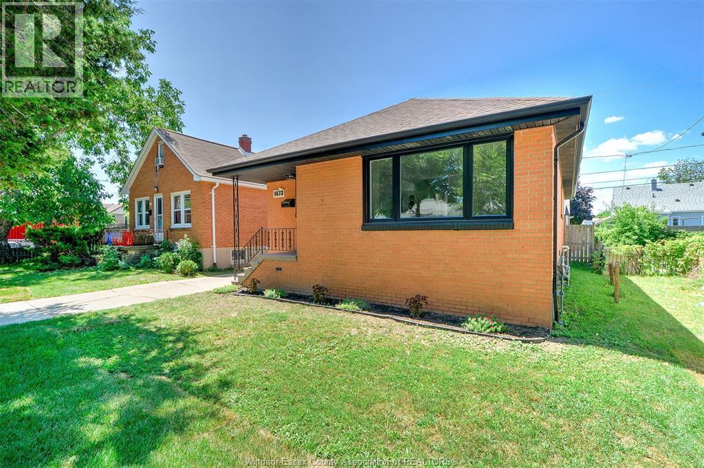 6-bedroom Single Family at 1473 Labadie, Windsor — photograph 2