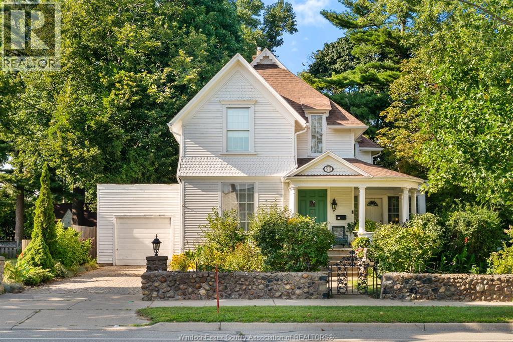 4-bedroom Single Family at 99 Talbot Street, Leamington — photograph 2