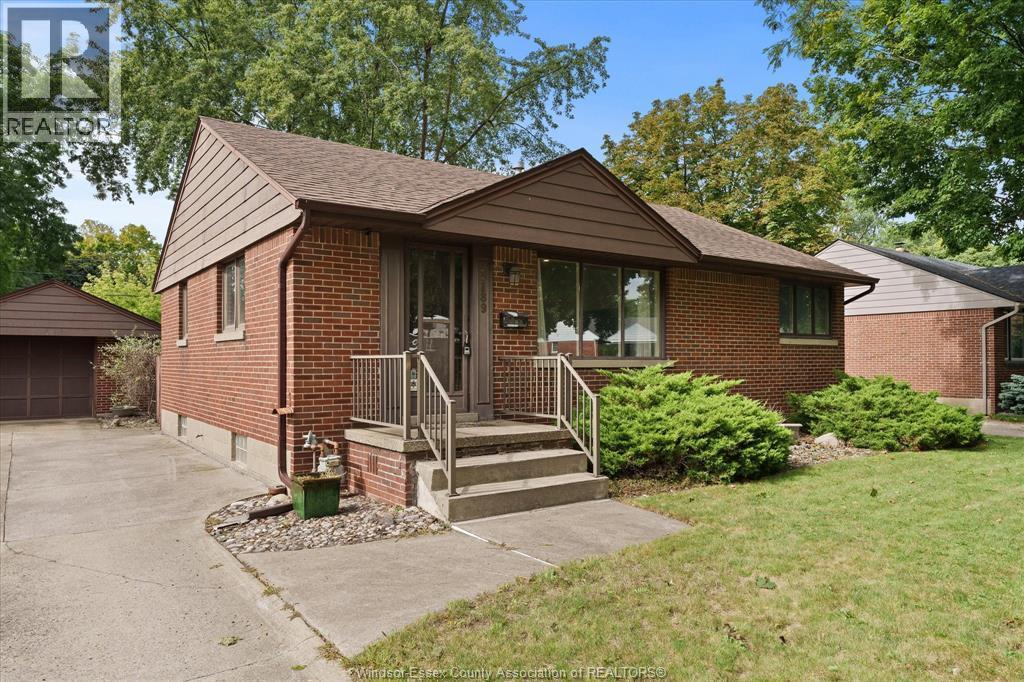 3-bedroom Single Family at 3189 McKay, Windsor — primary photograph