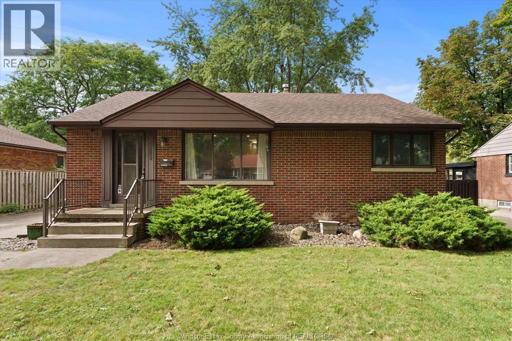 3-bedroom Single Family at 3189 McKay, Windsor — photograph 2