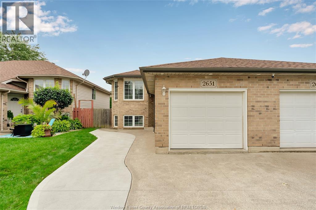 4-bedroom Single Family at 2651 Teedie Crescent, Windsor — photograph 2