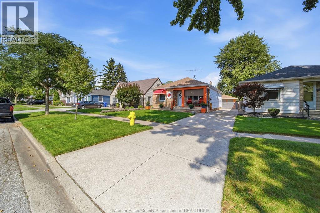 3-bedroom Single Family at 2540 Chandler, Windsor — photograph 3