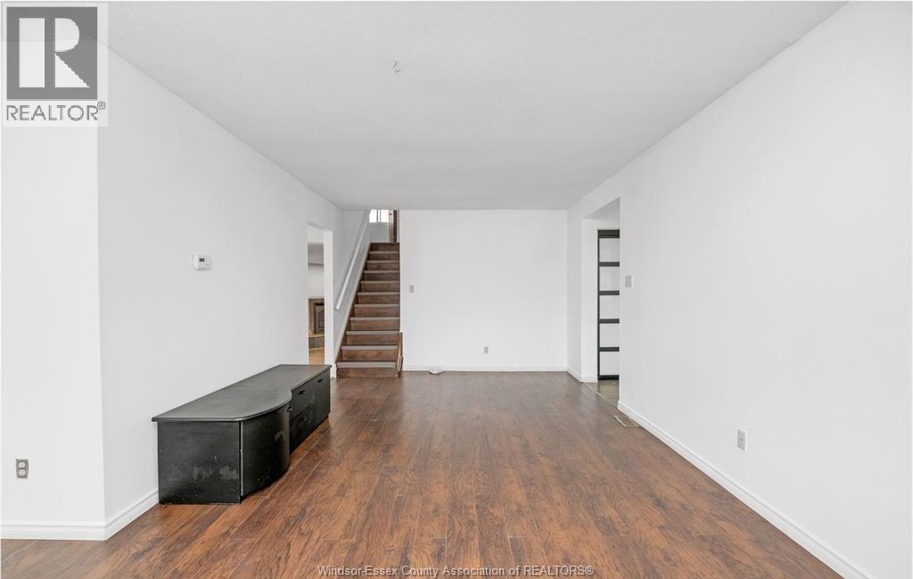 3-bedroom Single Family at 9597 Avery Lane #UPPER, Windsor — photograph 2