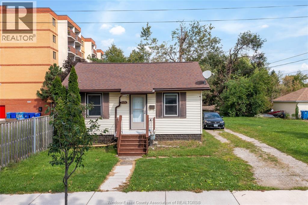 2-bedroom Single Family at 2454 Jos St. Louis Avenue, Windsor — primary photograph