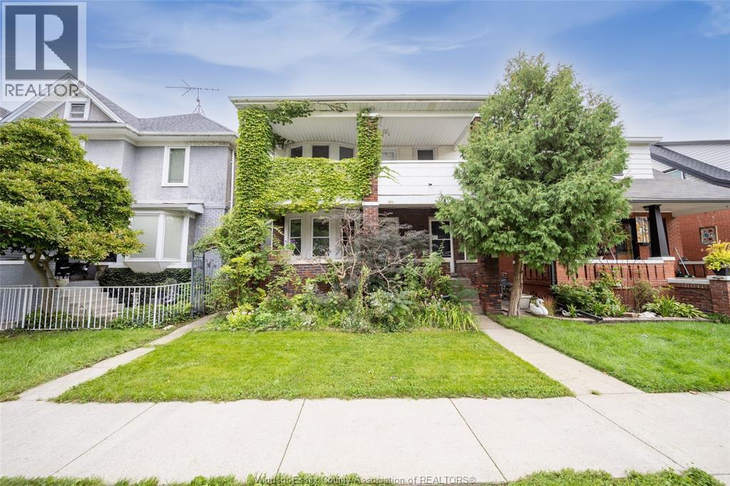 2-bedroom Single Family at 986 Windermere, Windsor — primary photograph