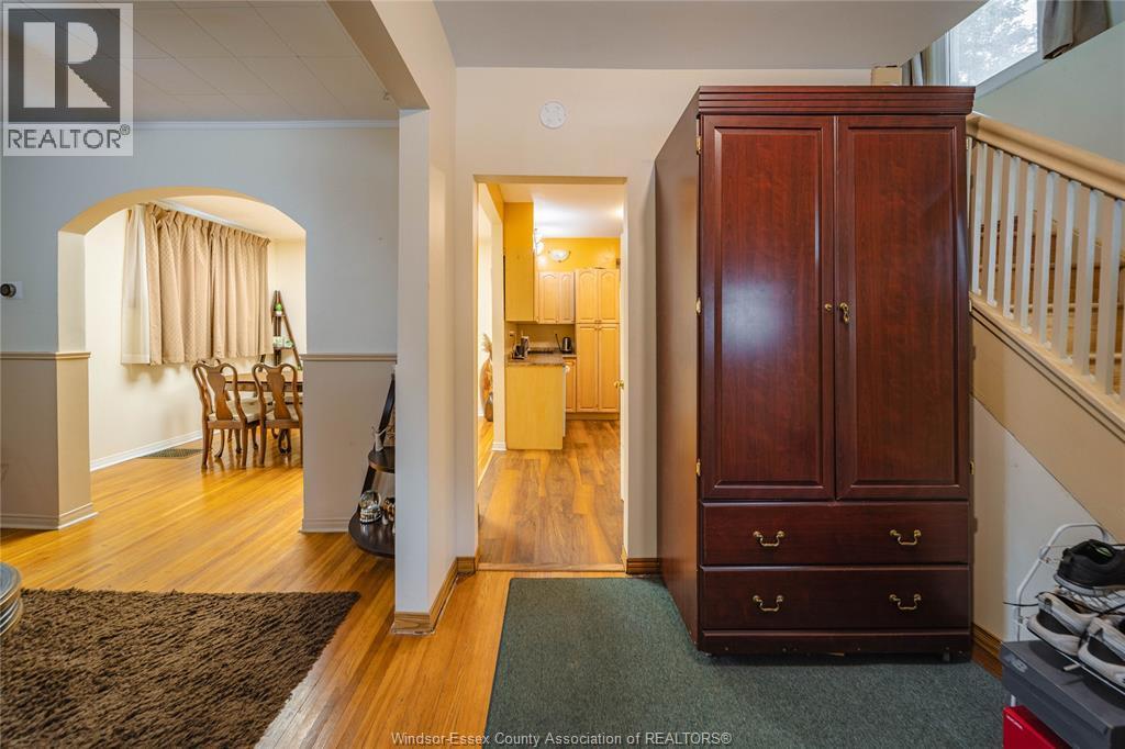 4-bedroom Single Family at 550 Allendale Street, Windsor — photograph 3