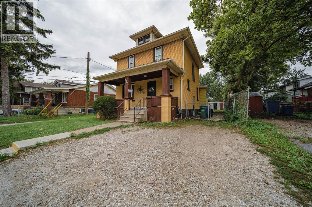 4-bedroom Single Family at 550 Allendale Street, Windsor — photograph 2
