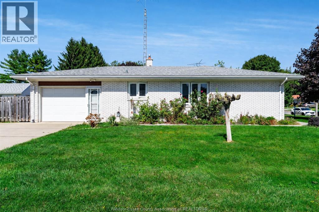3-bedroom Single Family at 85 Lutsch Avenue, Leamington — primary photograph