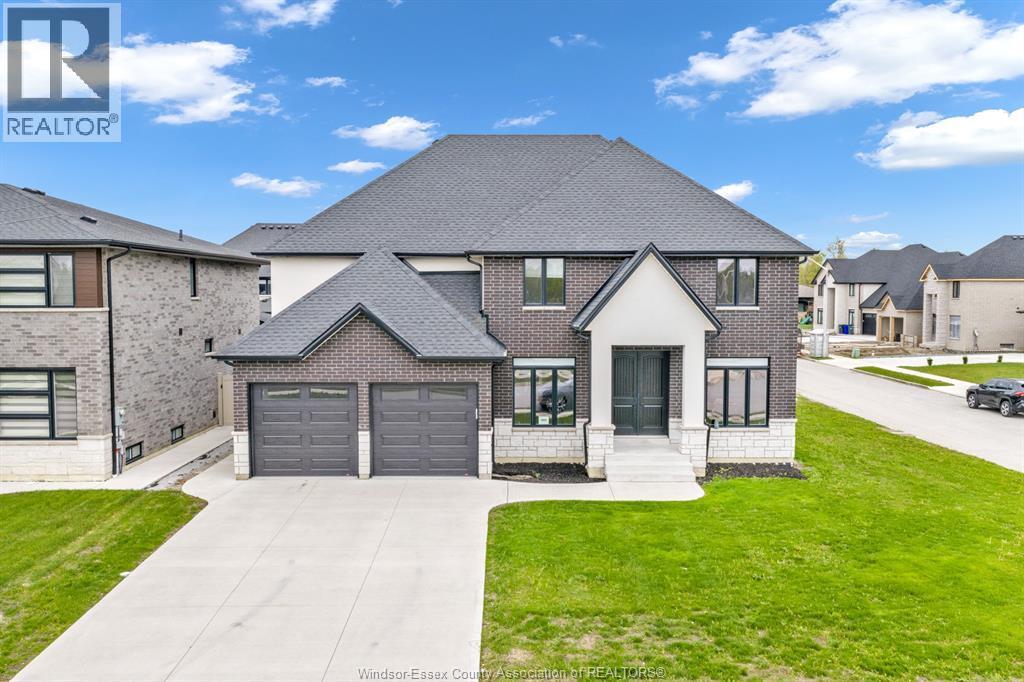 4-bedroom Single Family at 569 Holburn, Windsor — primary photograph