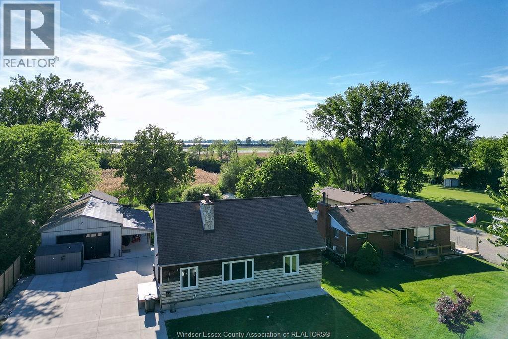 4-bedroom Single Family at 2040 Front Road, Amherstburg — primary photograph