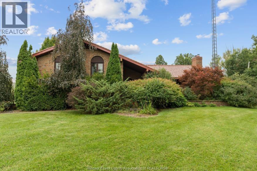 4-bedroom Single Family at 4913 4th Concession Rd E, Harrow — photograph 2