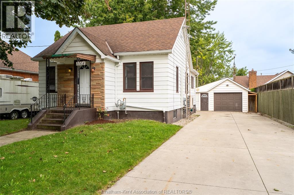 3-bedroom Single Family at 1008 James Street, Wallaceburg — primary photograph