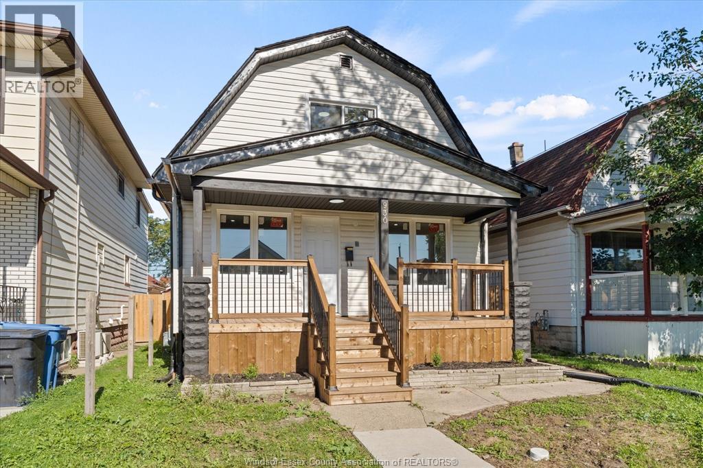 4-bedroom Single Family at 930 Elsmere Ave, Windsor — photograph 2