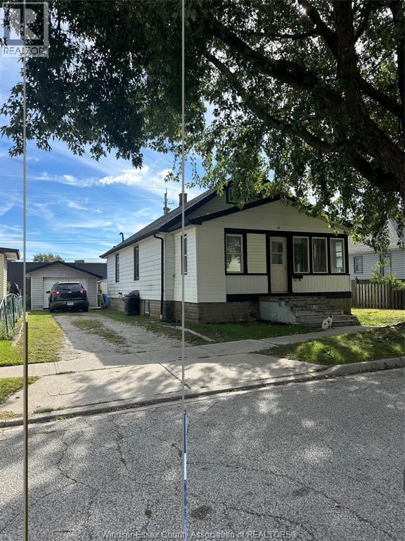 4-bedroom Single Family at 26 White, Leamington — primary photograph