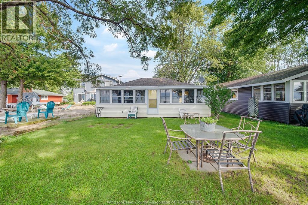 3-bedroom Single Family at 845 Erie Blue, Essex — photograph 2