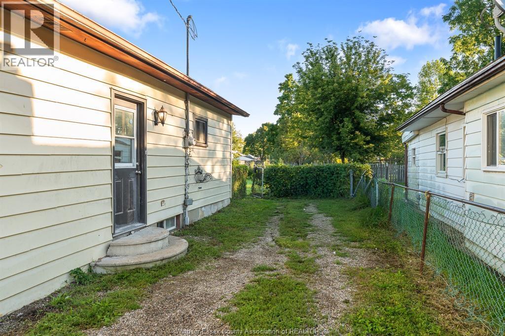 3-bedroom Single Family at 202 Sandys Street, Chatham — photograph 3