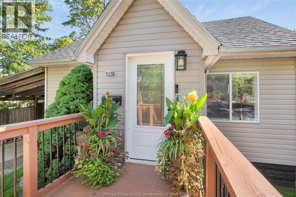 3-bedroom Single Family at 842 Ford Boulevard, Windsor — photograph 3