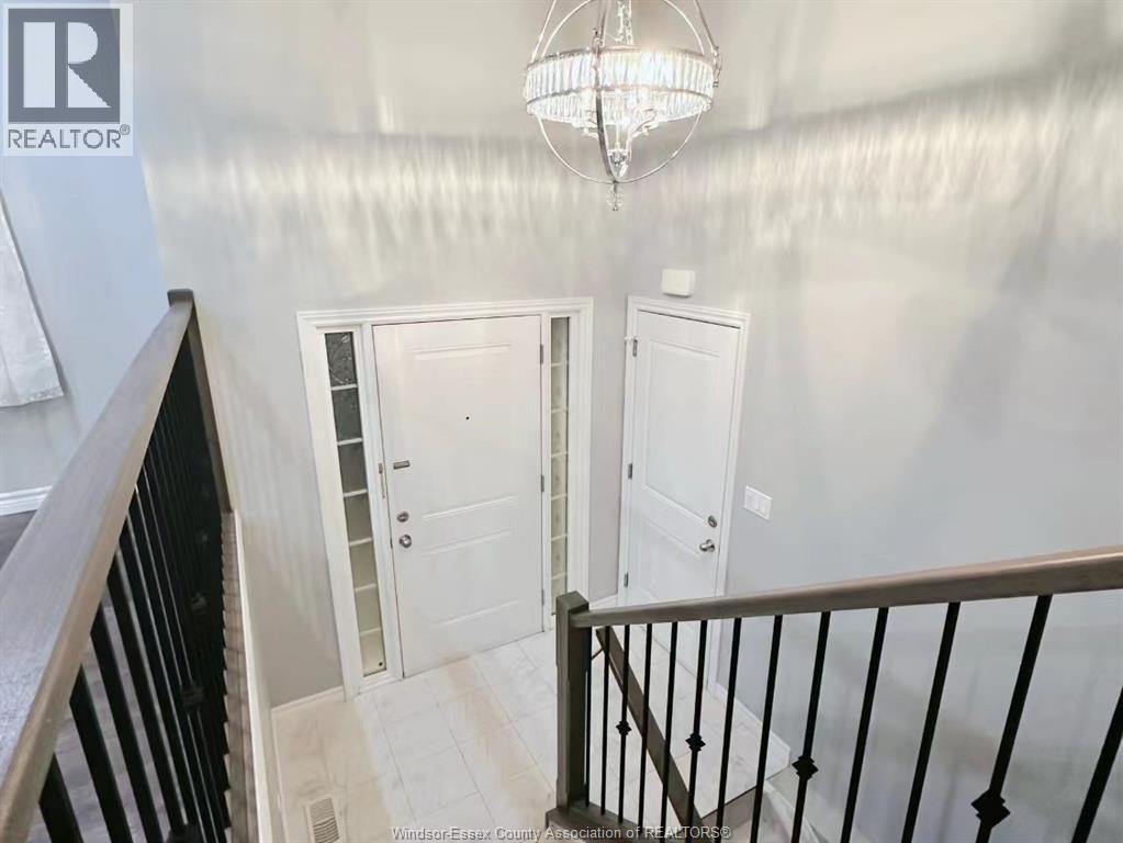 3-bedroom Single Family at 1076 Lublin Avenue #UPPER, Windsor — photograph 2