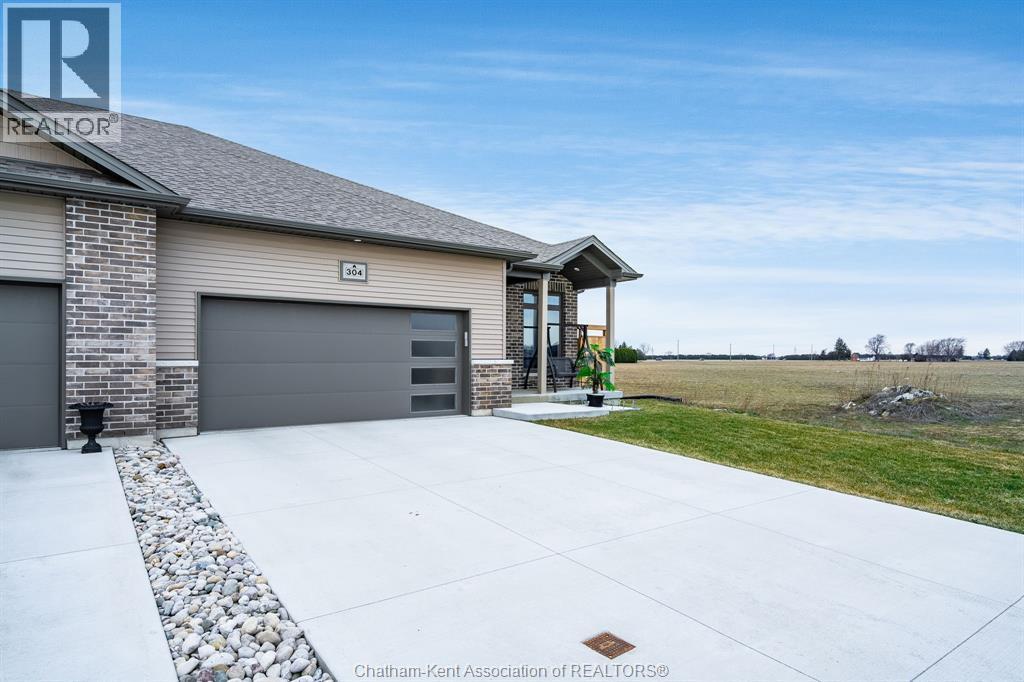 Single Family — 304 Horizon Lane, Chatham, Ontario