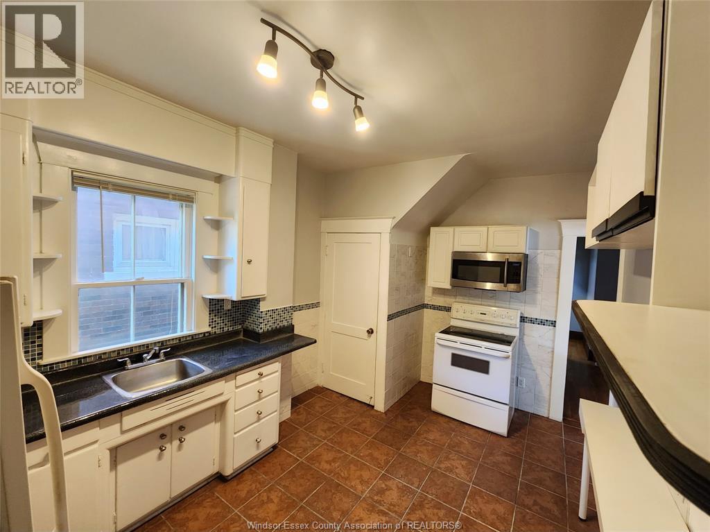 6-bedroom Single Family at 343 Randolph Avenue #ROOM 1, Windsor — photograph 3