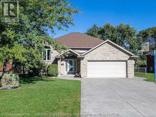 6-bedroom Single Family at 2520 le Boeuf, Tecumseh — photograph 3