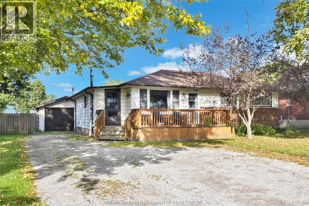 3-bedroom Single Family at 686 Albert Street, Wallaceburg — photograph 3