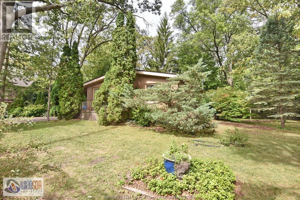 3-bedroom Single Family at 1011 Laurier, LaSalle — photograph 2