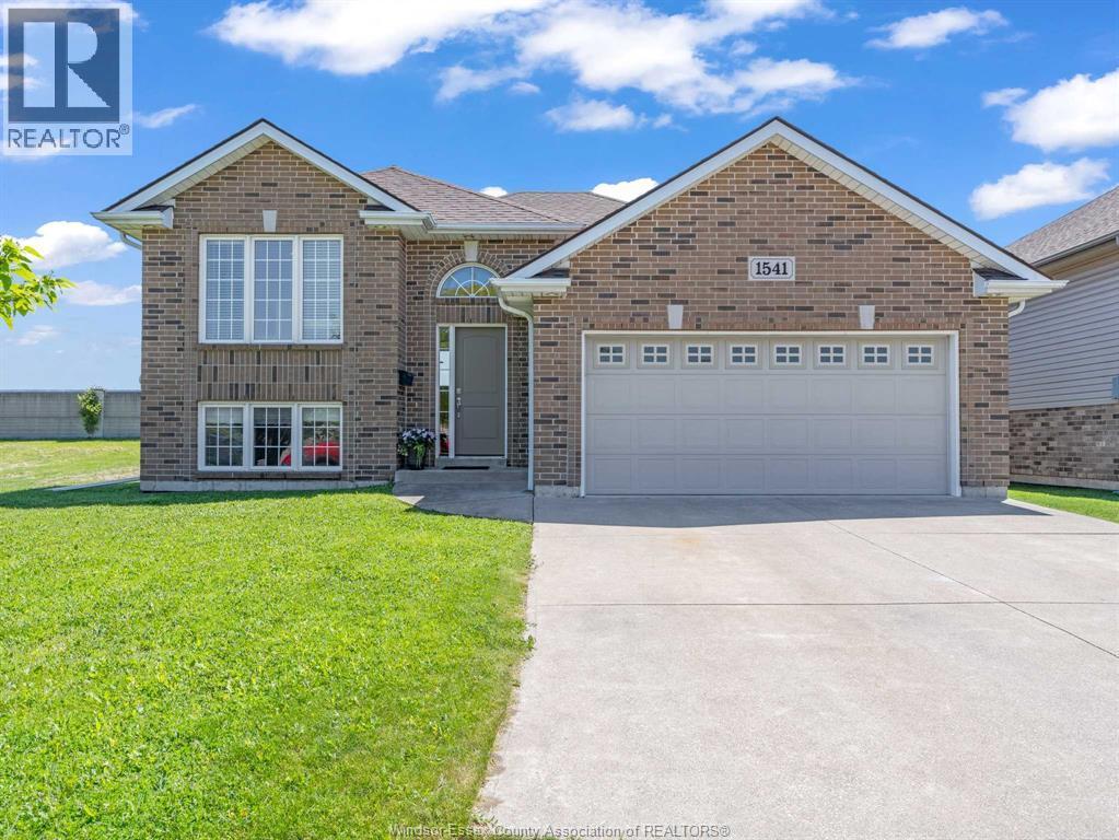 Single Family — 1541 Heatherglen Drive, Tecumseh, Ontario