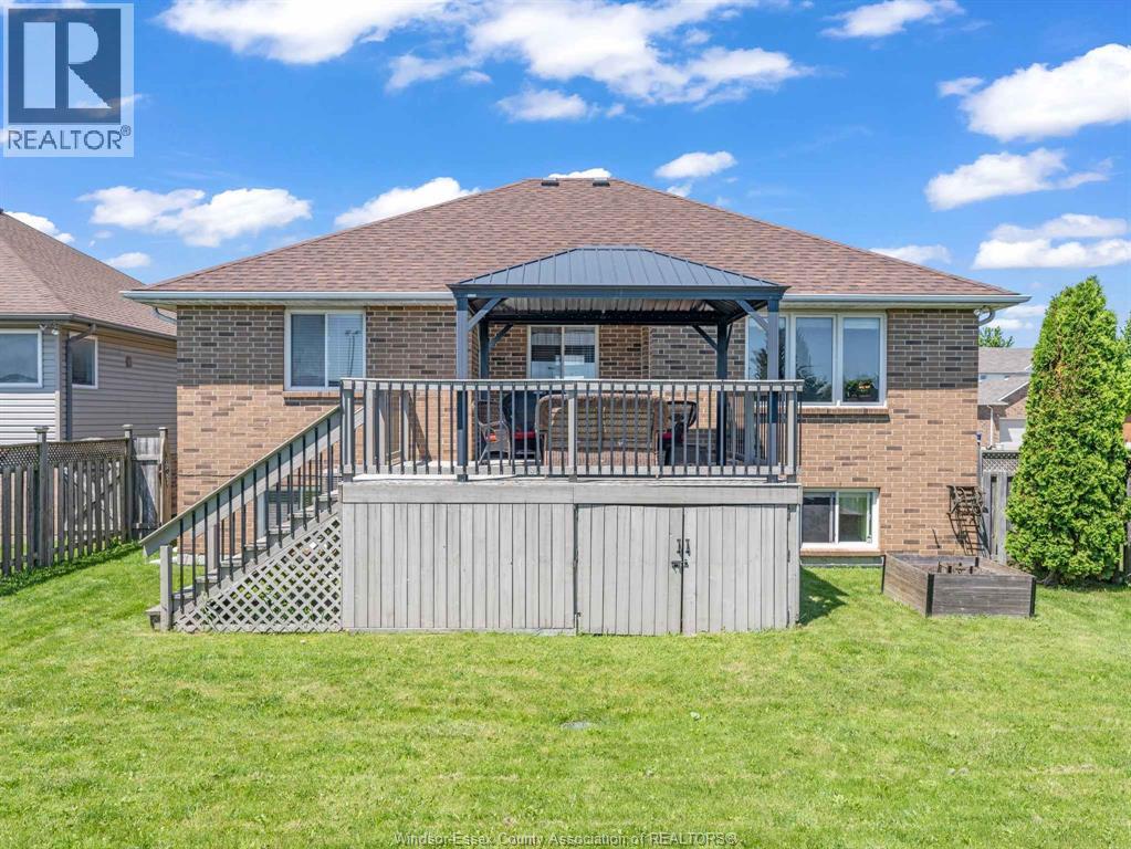 5-bedroom Single Family at 1541 Heatherglen Drive, Tecumseh — photograph 3