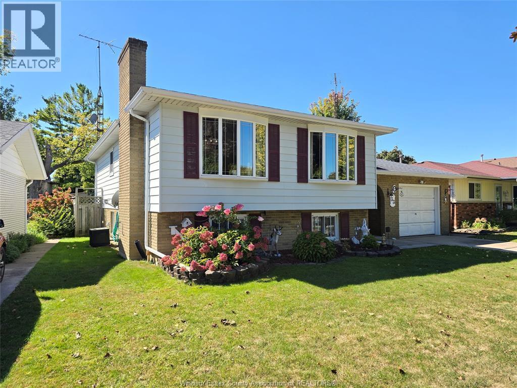 5-bedroom Single Family at 33 Bennie Avenue, Leamington — photograph 3