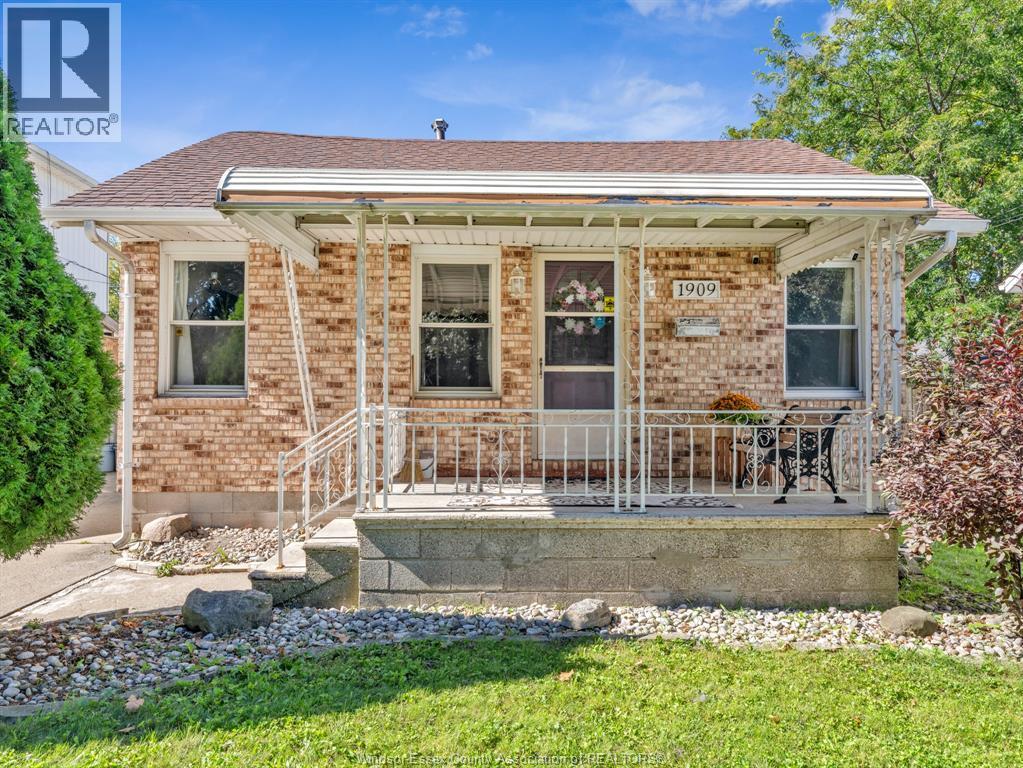 2-bedroom Single Family at 1909 Westcott Road, Windsor — primary photograph