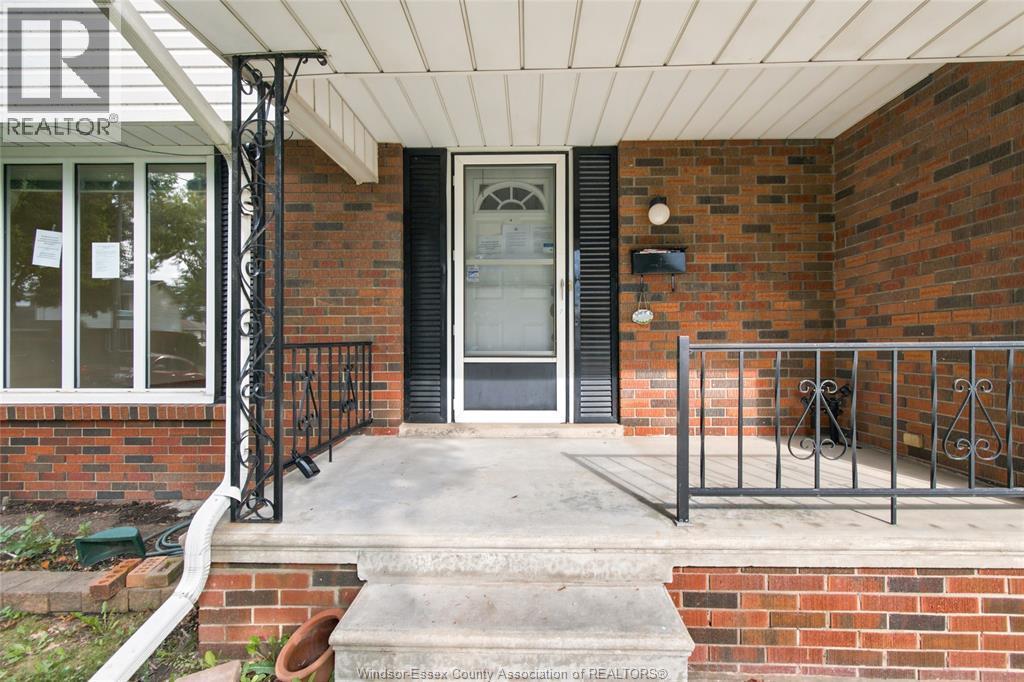 4-bedroom Single Family at 9966 Asgard, Windsor — photograph 3