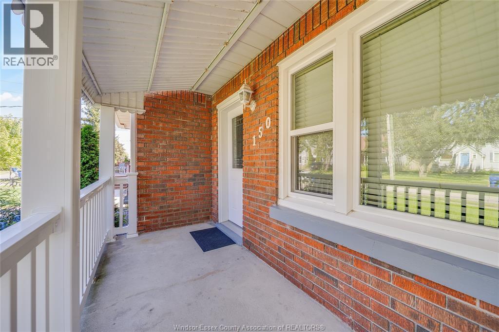 3-bedroom Single Family at 150 Prince Arthur Avenue, Chatham — photograph 3