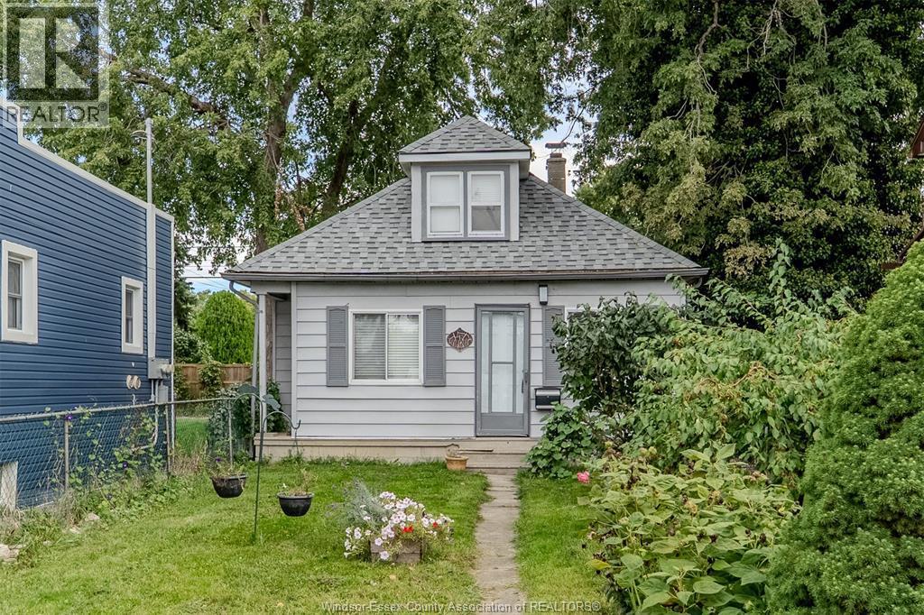 3-bedroom Single Family at 1468 Drouillard, Windsor — photograph 2