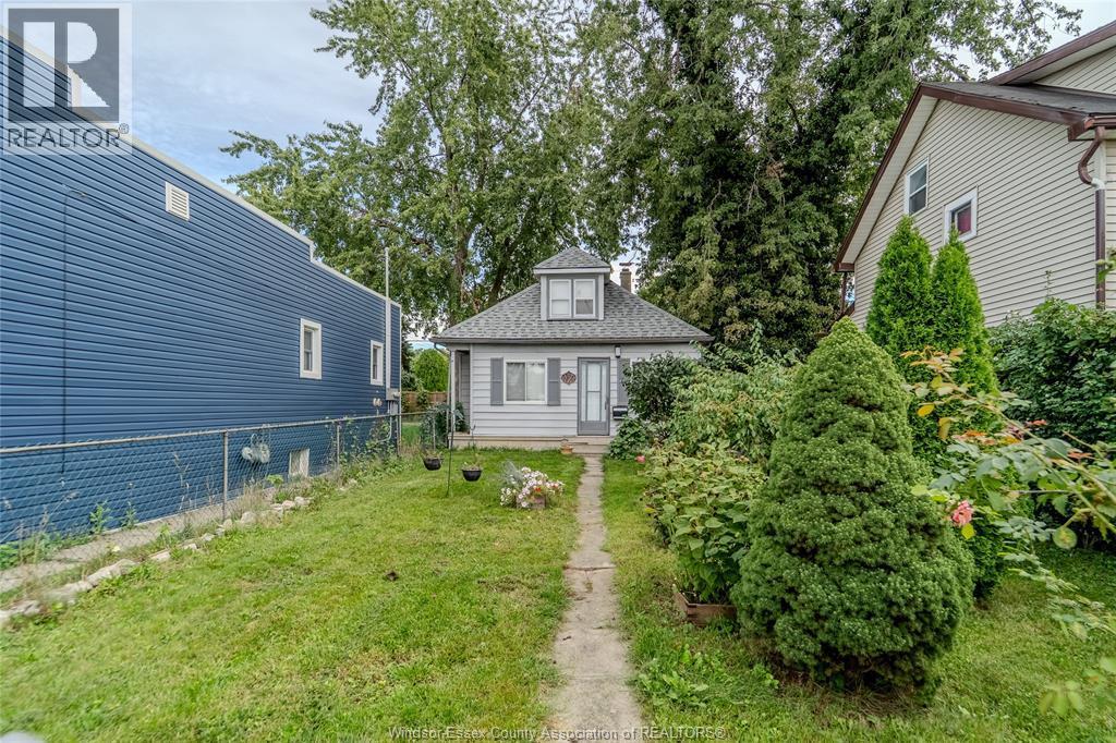 3-bedroom Single Family at 1468 Drouillard, Windsor — photograph 3