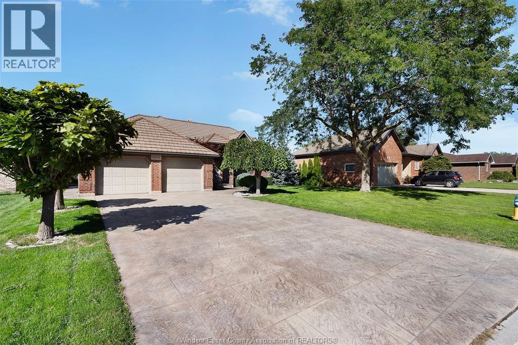 4-bedroom Single Family at 12354 Funaro Crescent, Tecumseh — photograph 3