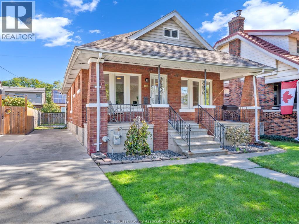 3-bedroom Single Family at 2352 Lincoln Road, Windsor — primary photograph
