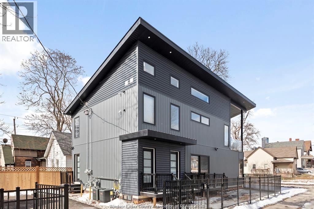 3-bedroom Single Family at 687 Assumption Street, Windsor — primary photograph