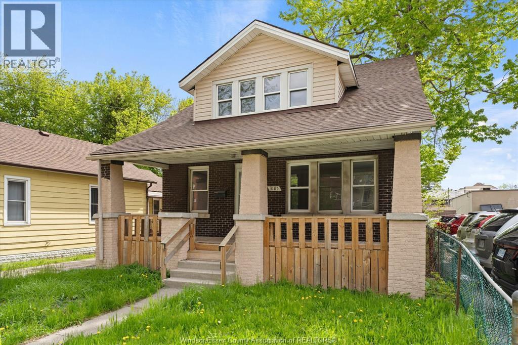 6-bedroom Single Family at 3185 Donnelly, Windsor — photograph 2