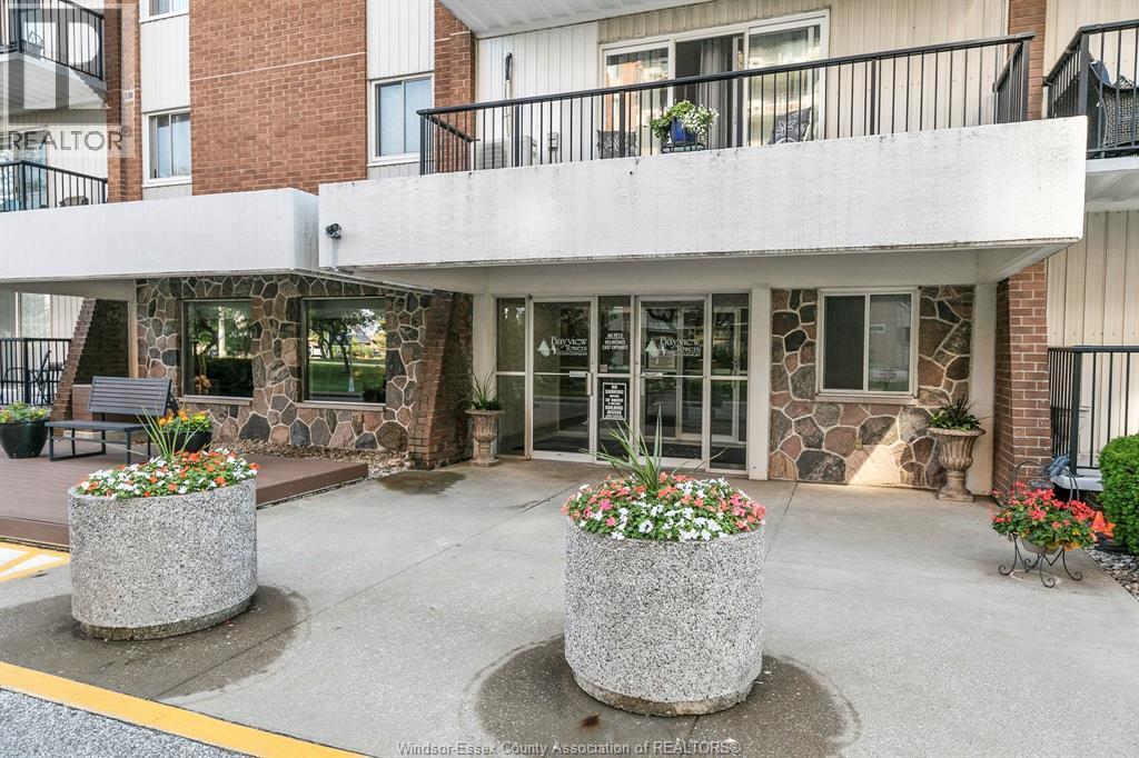 3-bedroom Single Family at 8591 Riverside Drive #801, Windsor — photograph 3