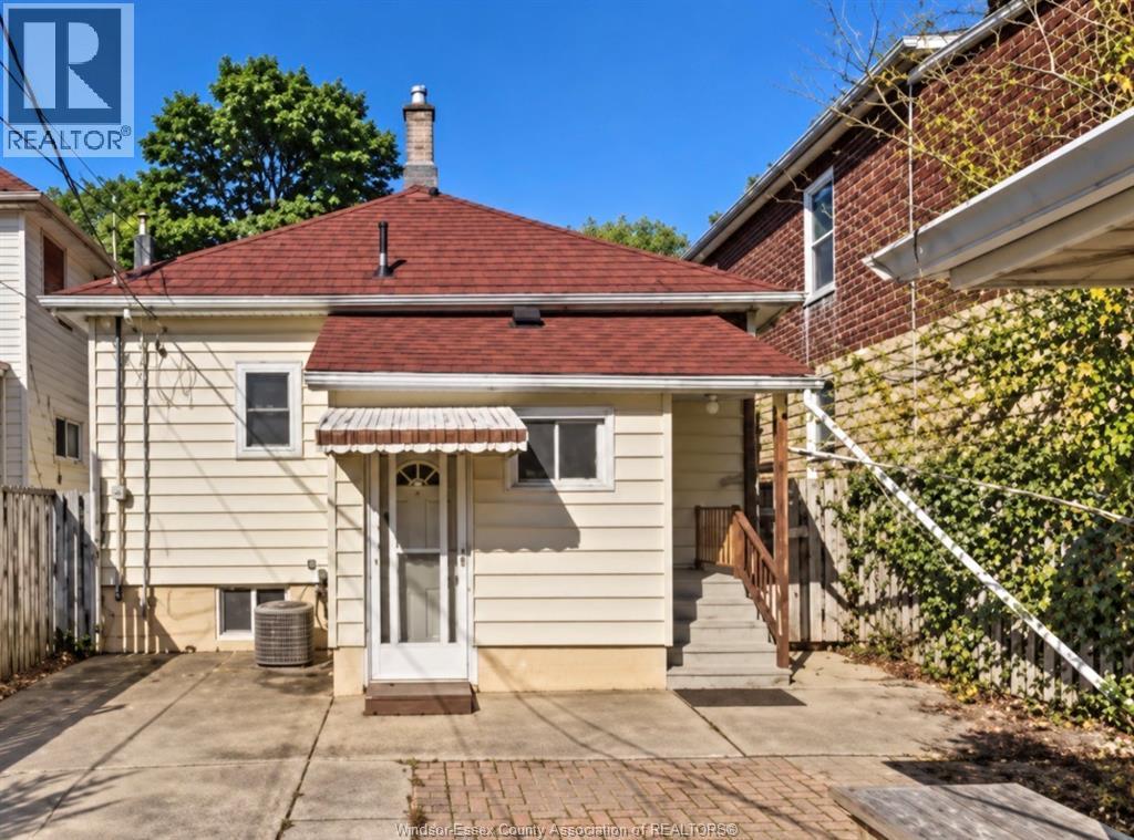 1-bedroom Single Family at 1352 Lincoln, Windsor — primary photograph