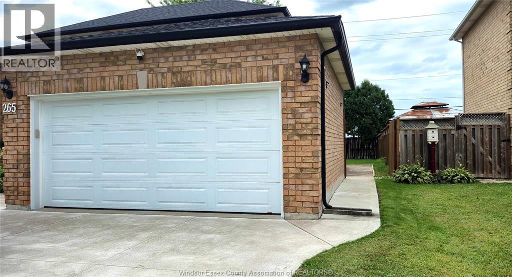 1-bedroom Single Family at 265 Geraldine Crescent #LOWER, Windsor — primary photograph