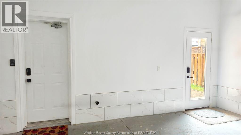 1-bedroom Single Family at 265 Geraldine Crescent #LOWER, Windsor — photograph 3