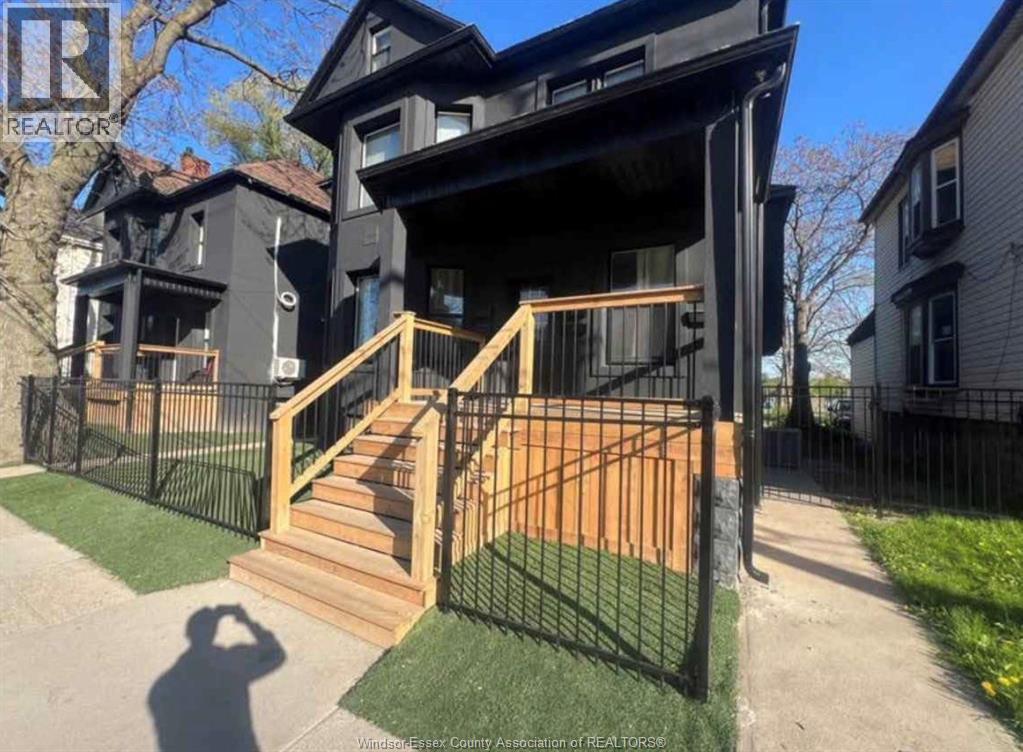 1-bedroom Single Family at 437 Wyandotte St W #3, Windsor — primary photograph