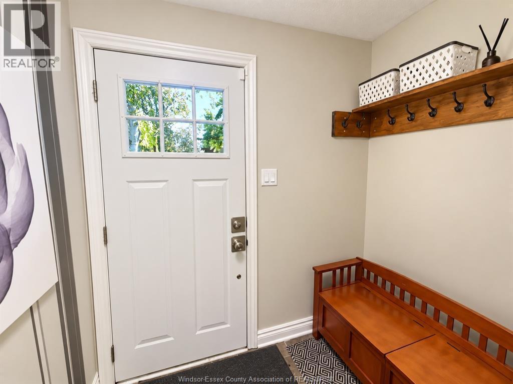 4-bedroom Single Family at 22 Northview Road, Ottawa — photograph 2