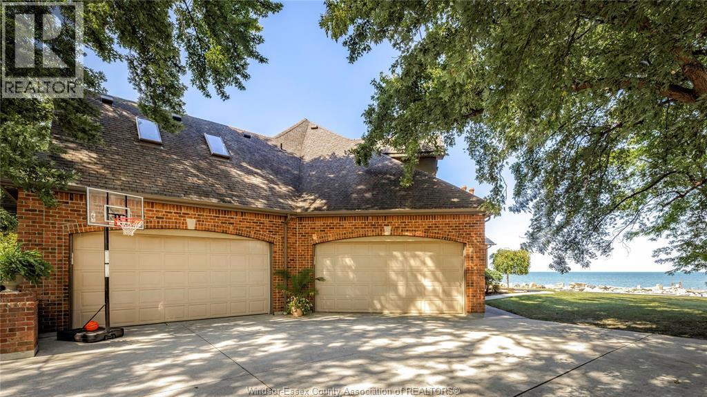 5-bedroom Single Family at 7702 St Clair Rd, Stoney Point — photograph 3