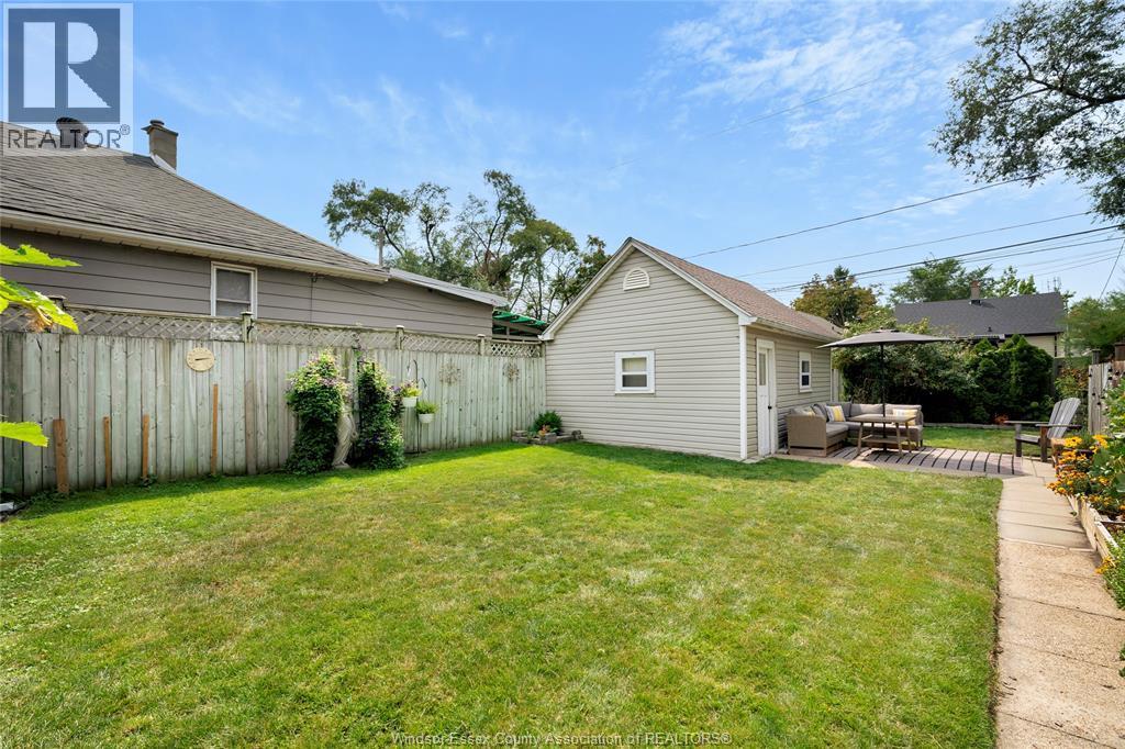 3-bedroom Single Family at 1871 Albert Road, Windsor — photograph 2