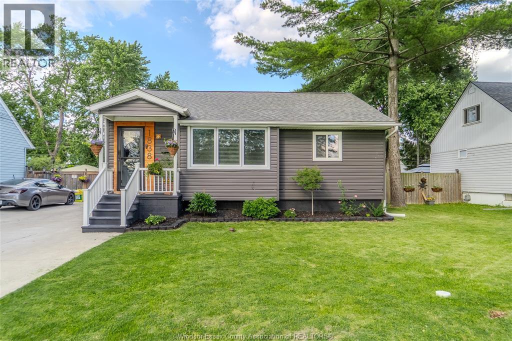 4-bedroom Single Family at 1838 Bernard Road, Windsor — photograph 2