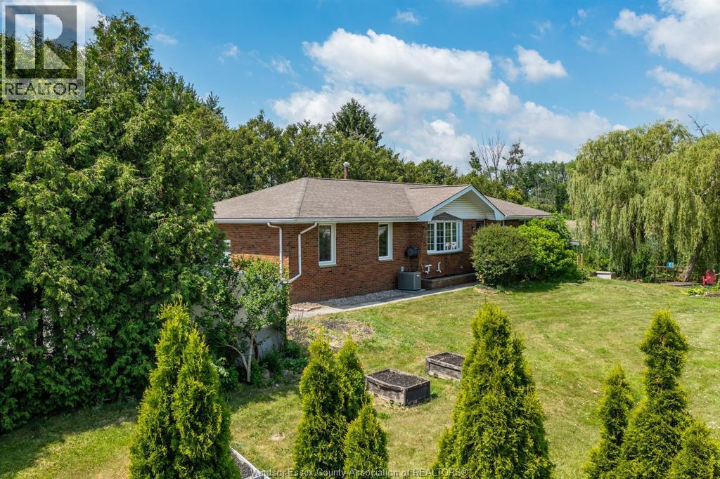 4-bedroom Single Family at 1203 Belle River Road, Lakeshore — photograph 3