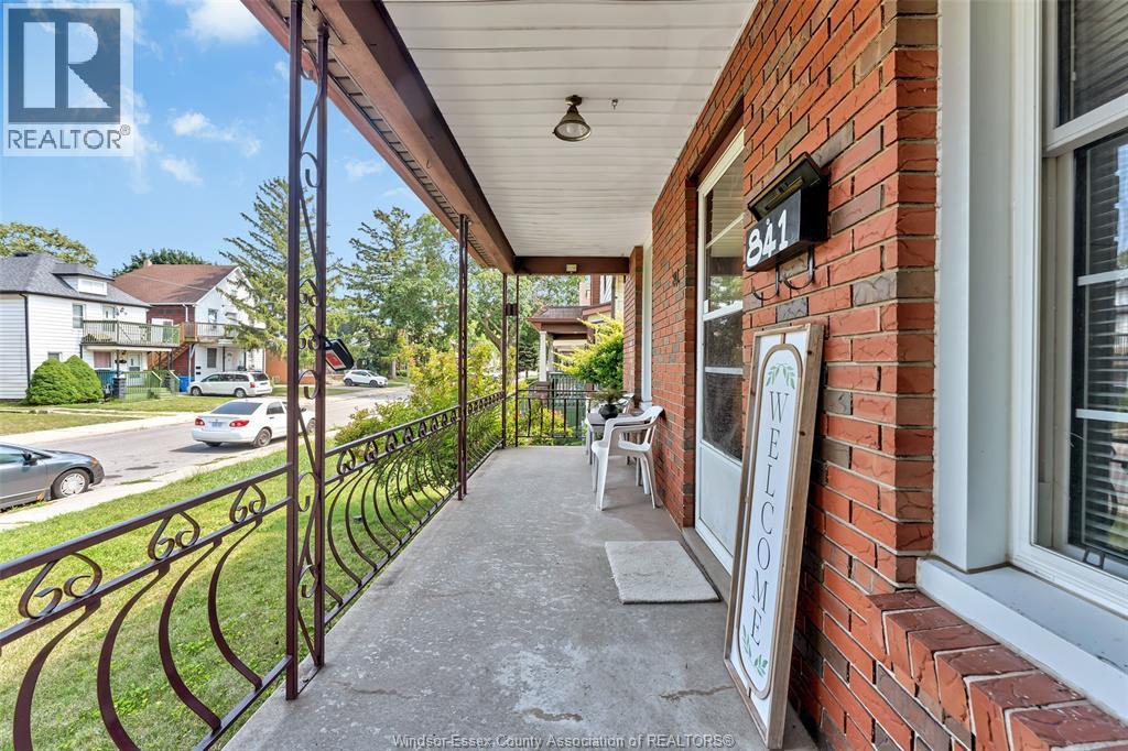 3-bedroom Single Family at 841 Pierre Avenue, Windsor — photograph 3